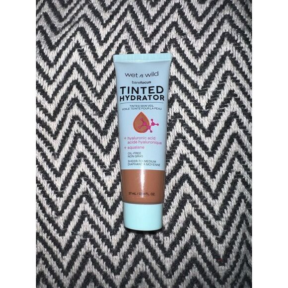 wet n wild Bare Focus Tinted Hydrator, Tinted Moisturizer, Dewy, Deep 0.91 fl oz - Picture 4 of 4